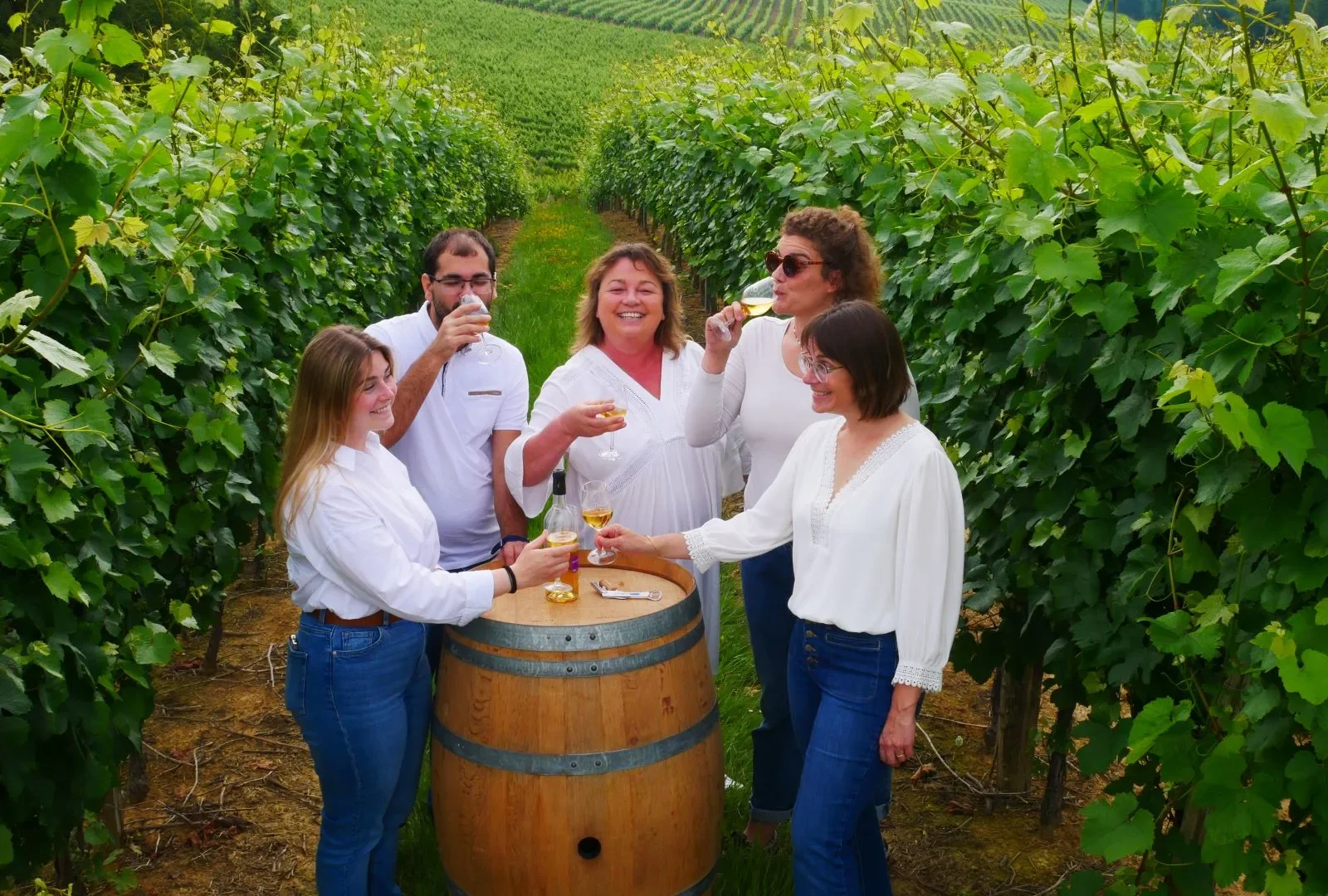 équipe vigne trinquer vin